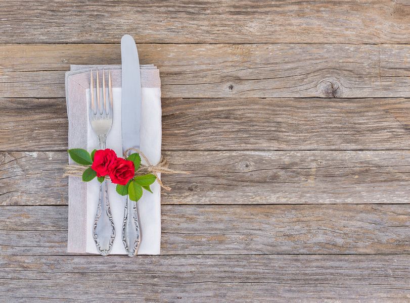 Set de table pour la Saint-Valentin ou le mariage avec fleur de rose romantique par Alex Winter
