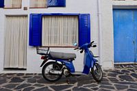 Blauw tafereel in Cadaqués, Spanje