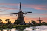 Die Windmühlen von Kinderdijk nach Sonnenuntergang