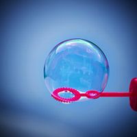 Blick auf eine Seifenblase.