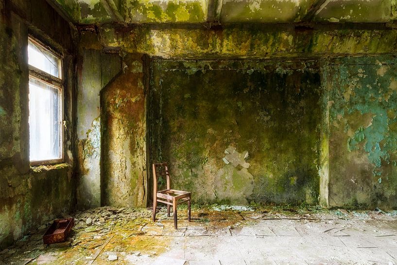 Grüne Wände in Pripjat von Truus Nijland