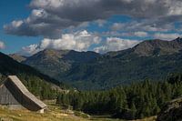 Scheune in französischer Alpenlandschaft