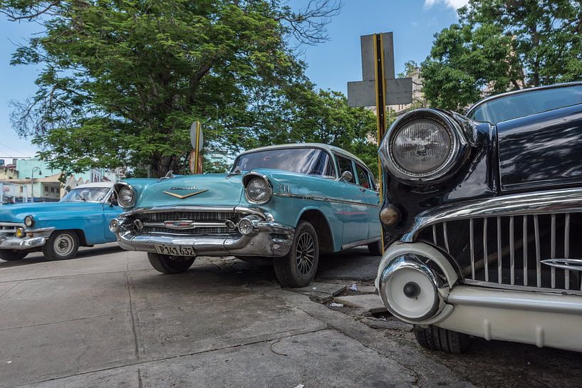 Voitures vintage cubaines dans le centre-ville de La Havane par Celina Dorrestein