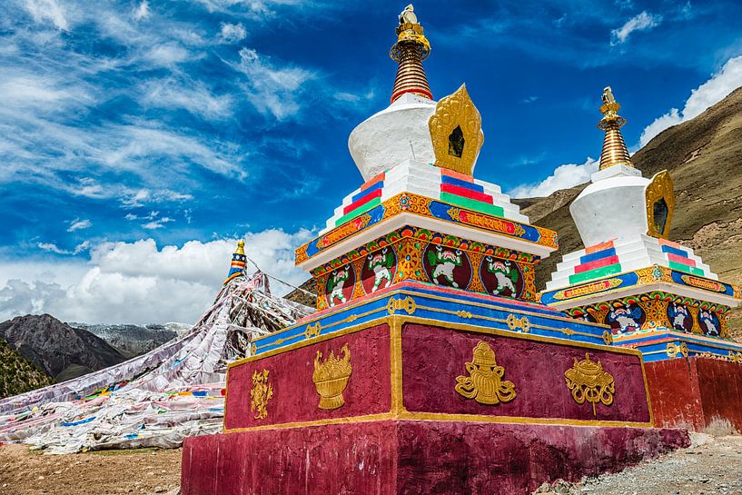 Stupas in Qapugtang-Zadoi von Theo Molenaar