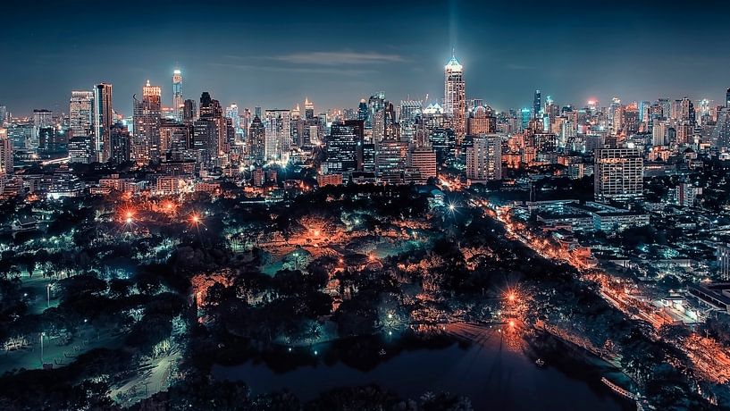 Bangkok by night by Manjik Pictures