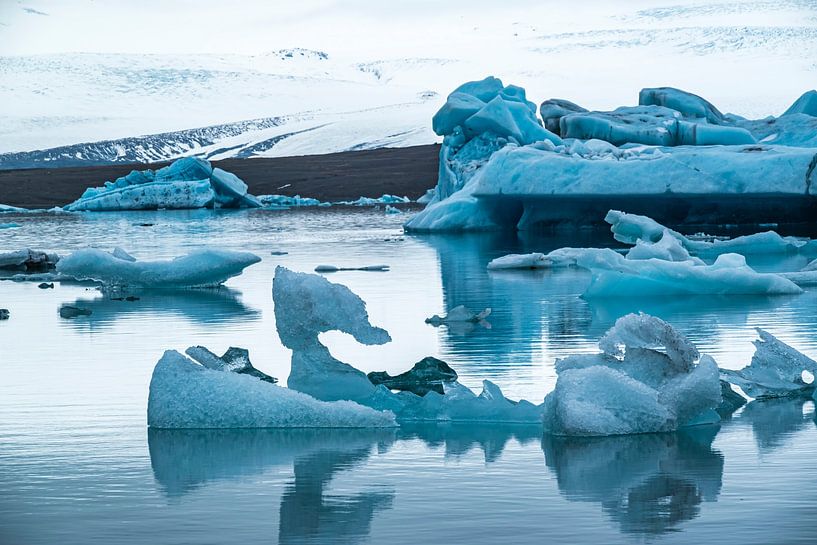 Icebergs in Jökulsarlon Glacier Lagoon, Iceland by ViaMapia