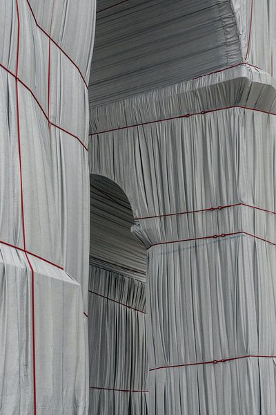 Wrapped Christo &amp; Jeanne-Claude ᝢ architectural photography ᝢ Paris by Hannelore Veelaert
