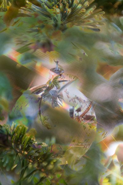 Abstraktes Bild einer Silberkugel von Wim Stolwerk