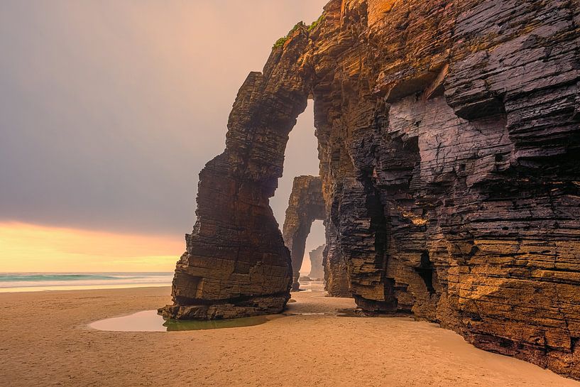 Sonnenuntergang am Strand von Praia das Catedrais (Playa de la von Henk Meijer Photography