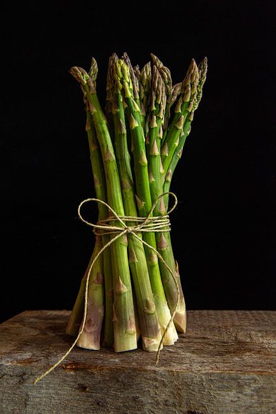 Stilleben mit grünem Spargel von Frederike Fennema Stillevens