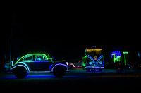 Burning Man  - Nacht - Playa - Artcar - Neon
