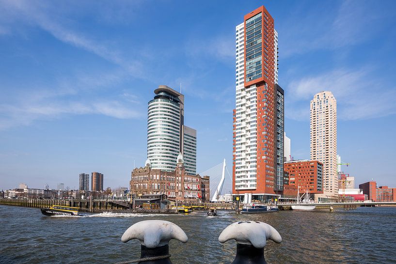 Le Kop van Zuid à Rotterdam avec le Watertaxi sur la Meuse par MS Fotografie | Marc van der Stelt