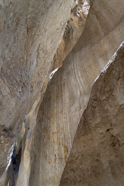 Structures of the rock in Cañón del Mascarat by Adriana Mueller