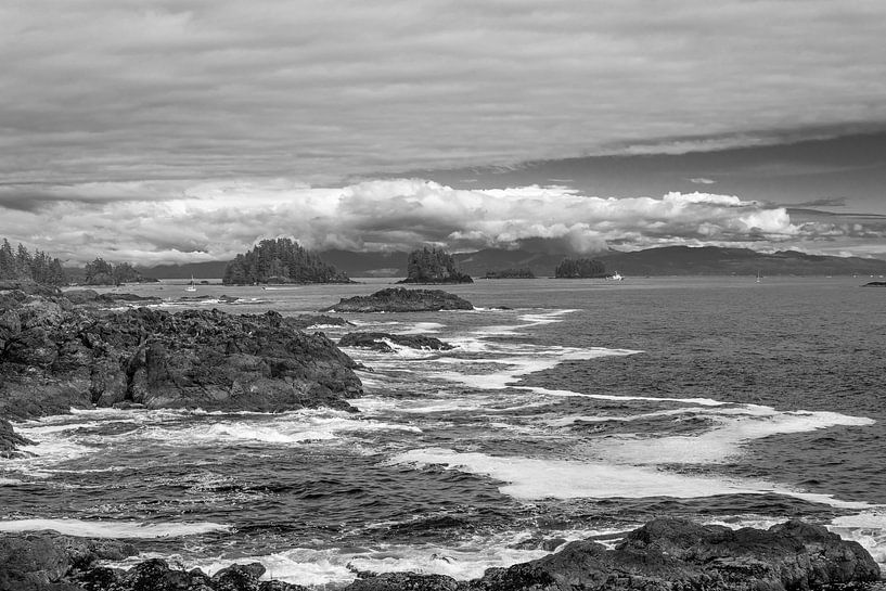 Die zerklüfteten felsigen Küsten des großen Ozeans von Eelke Brandsma