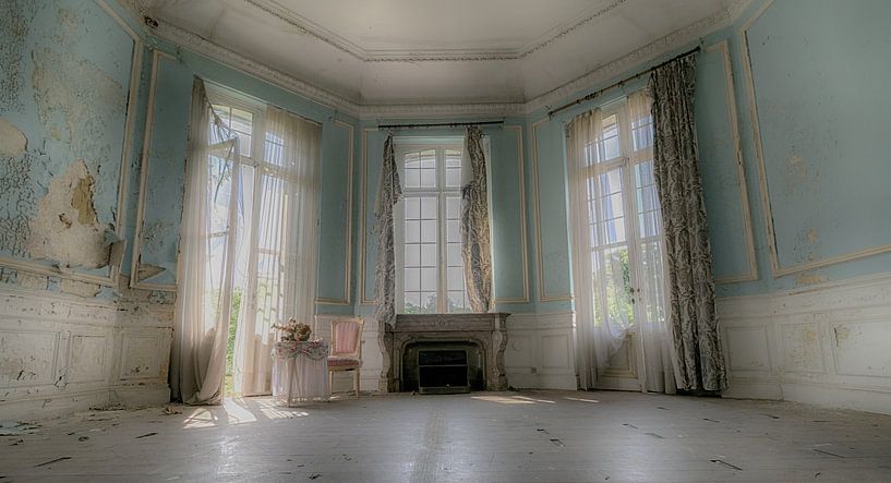 Chateau Cinderella by Kimberley Niemeijer