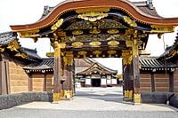 Porte Karamon du château de Nijō à Kyoto, Japon