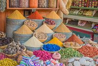 Bunte Kräuter und Gewürze in Marokko