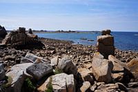 Formation rocheuse spécial dans l’amour avec un couple à la côte de granit rose Bretagne