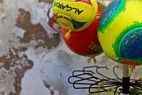 Ballen bij kiosk in de Algarve.