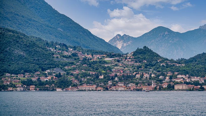A view of Varenna on Lake Como by Andreas Völkel