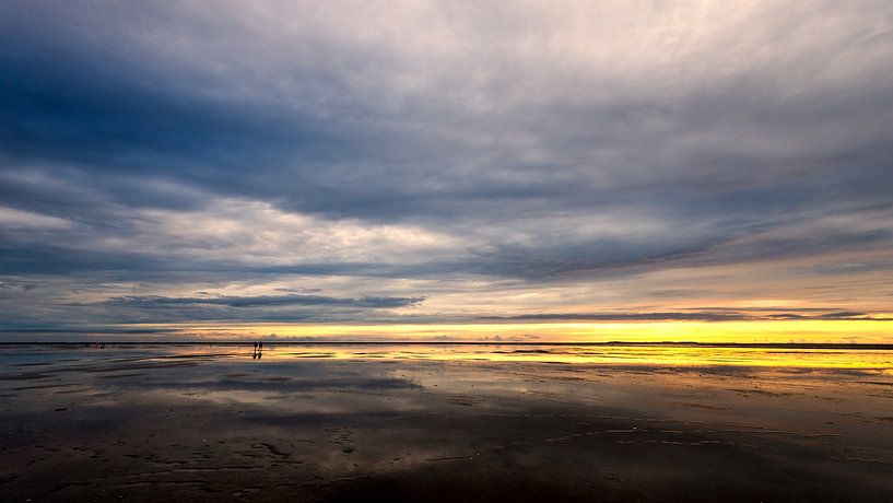 Sonnenuntergang auf dem Wattenmeer, von der Insel Rottumeroog aus von Hans de Waay