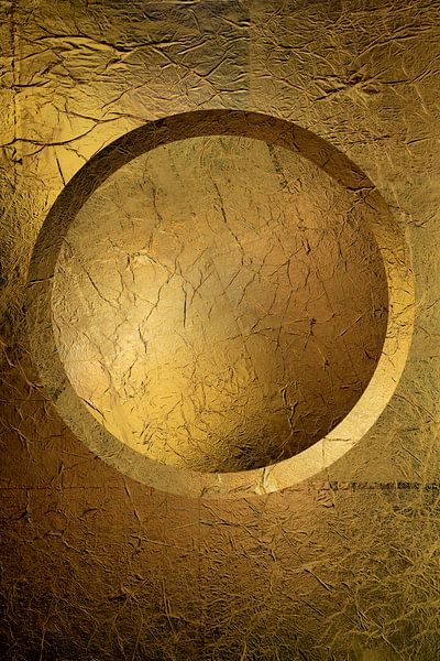 Runde Kugel in Gold. Minimalismus. 4 von Alie Ekkelenkamp