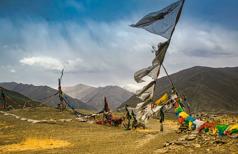 Ciel dramatique dans la Vallée des Rois, le Tibet par Rietje Bulthuis