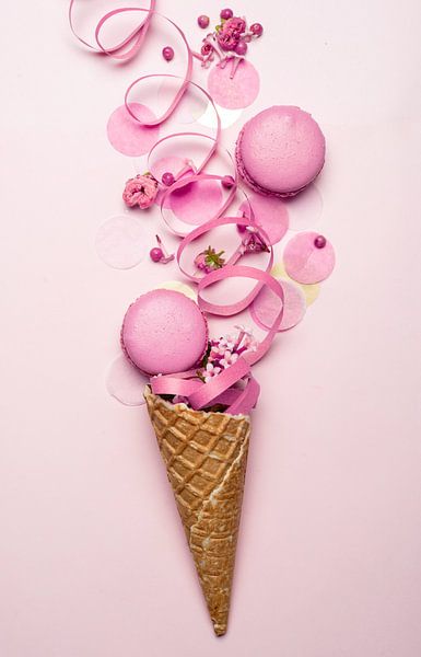 A pink party ice cream by MirjamCornelissen - Fotografie