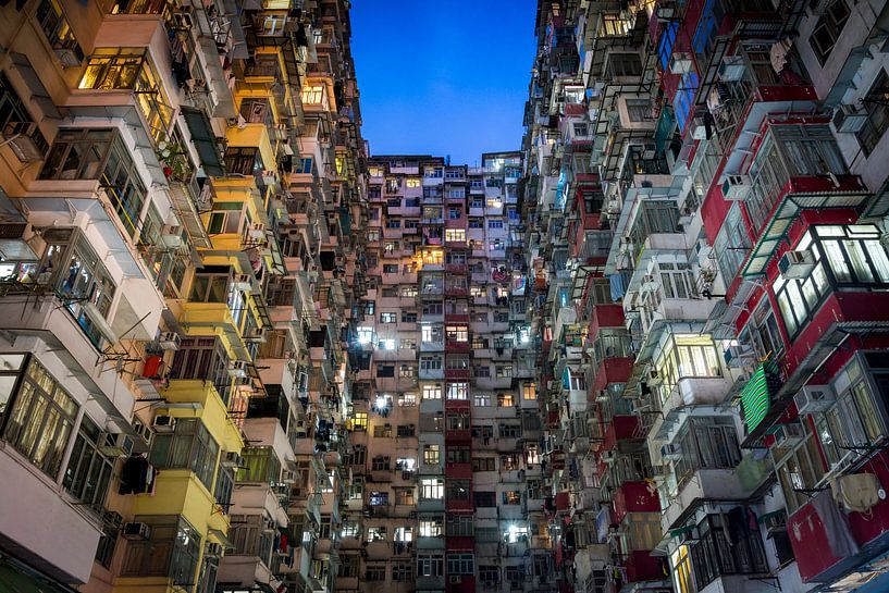 Quarry Bay Monster Building Hong Kong par Lex van Lieshout