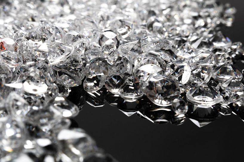 Diamanten auf Schwarz – Lichtspiel im Fokus von Mixed media vector arts