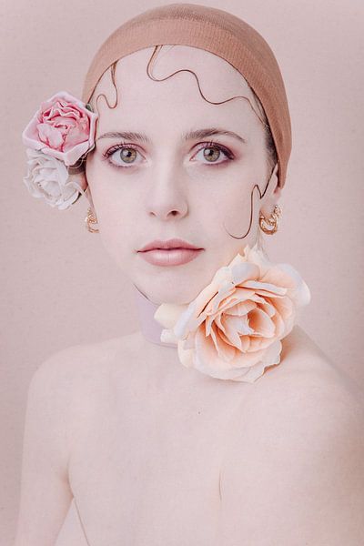 art fleurs rose femme par Corine de Ruiter