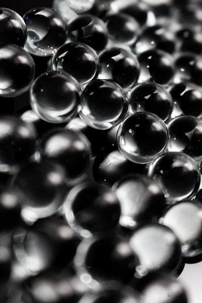 Glaskugel-Cluster – Licht und Struktur im Detail von Mixed media vector arts