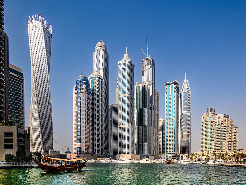 Dau und Hochhaus Architektur in der Marina von Dubai VAE von Dieter Walther