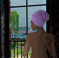 Elle se tient devant la fenêtre