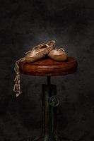 Composition avec de vieux chaussons de pointe