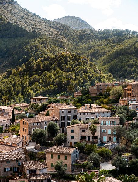 Deià, ein Bergdorf auf Mallorca von Dayenne van Peperstraten