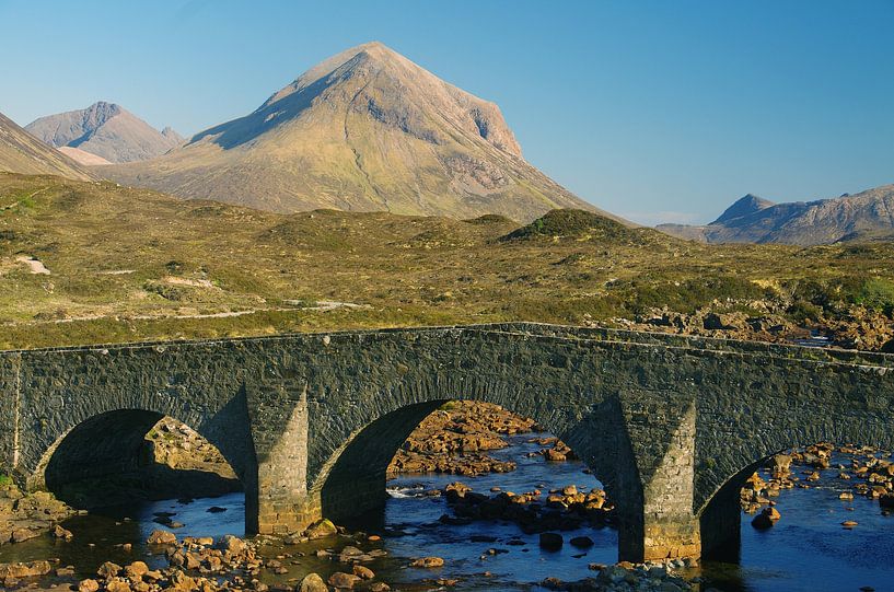 Alte Brücke vor den Cullins von Reinhard  Pantke