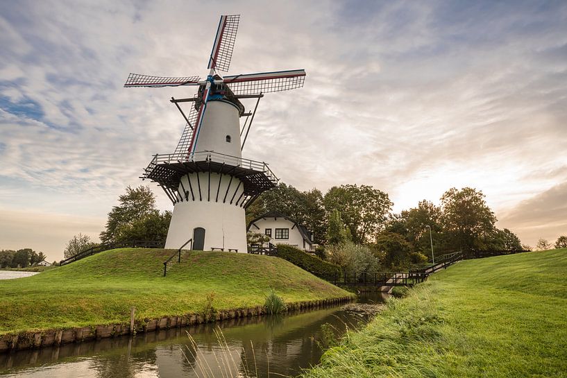 windmolen in Deil Holland by Marcel Derweduwen