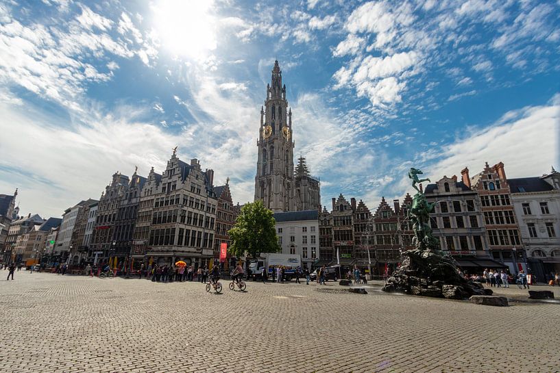 Antwerpener Kathedrale, vom Grote Markt aus von Martijn