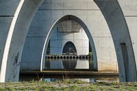 Brug bij Eibersburen, doorkijkje met trekker