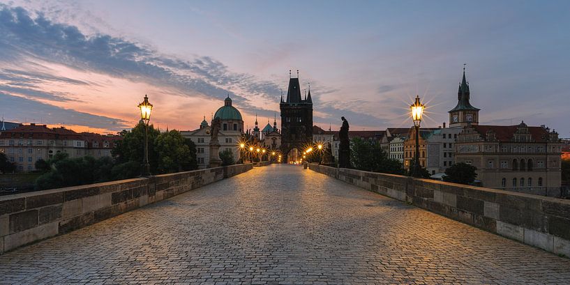 Prag bei Sonnenaufgang von Robin Oelschlegel