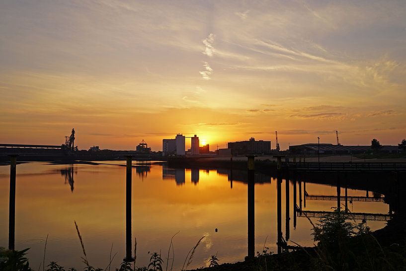 Sunrise in Bremen harbor by Babetts Bildergalerie