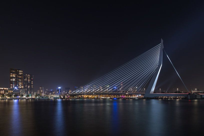 Die Erasmusbrücke in Rotterdam mit dem Großen Wagen von MS Fotografie | Marc van der Stelt