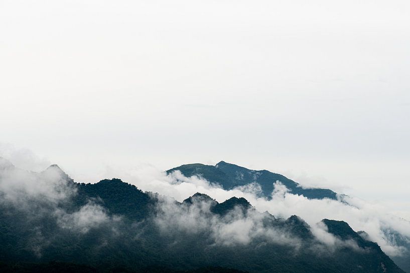 Pu Luong peaks surrounded by clouds by Ellis Peeters