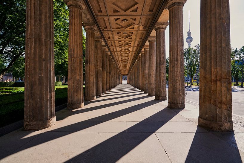 Galerie des colonnes et Fernsehturm à Berlin par Jenco van Zalk