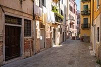 Après-midi de repos dans la ruelle vénitienne