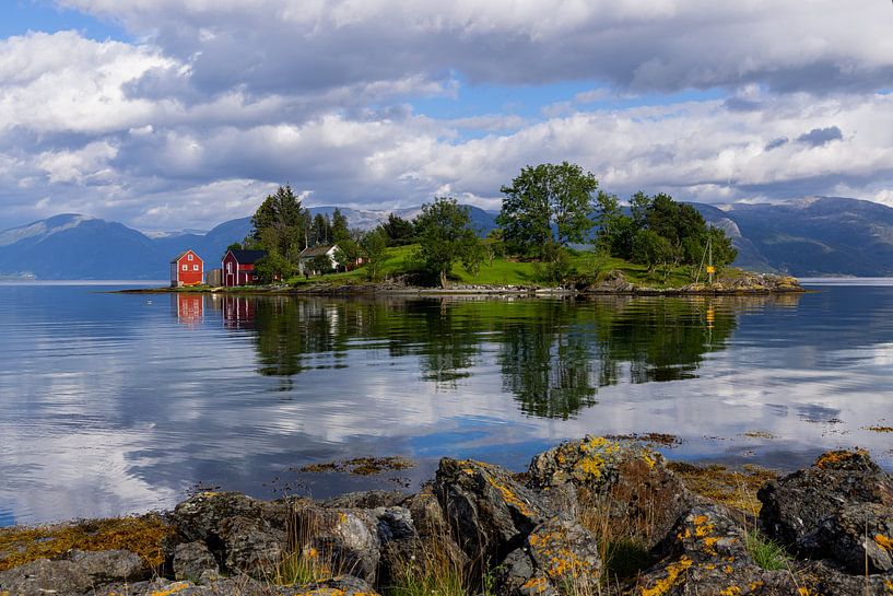 L'île Oma dans le Hardangerfjord, Norvège par Adelheid Smitt