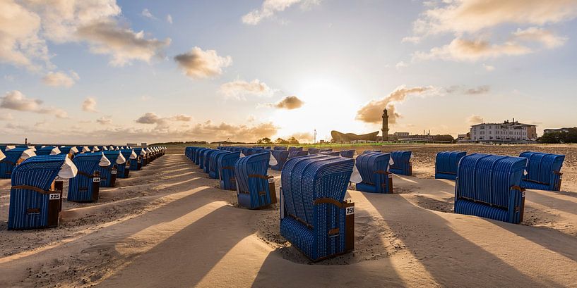 Chaises longues sur la plage de Warnemünde par Werner Dieterich