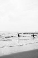 Surfeurs | Mer | Plage | Vagues | Photographie en noir et blanc