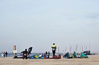 kitesurfers sur la plage
